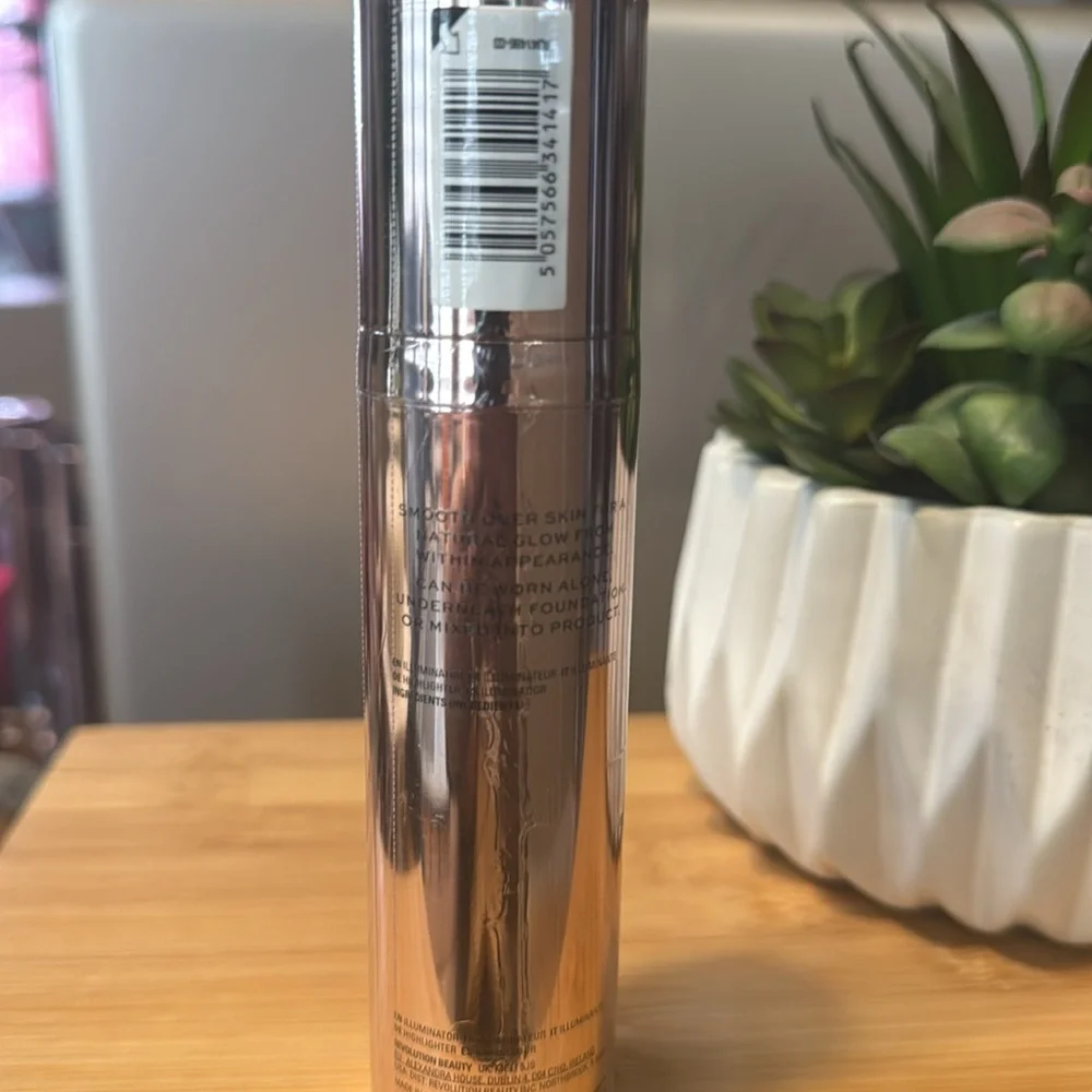 New Revolution Illuminate Glow Skin Highlighting Perfector- Bronze 1.32oz